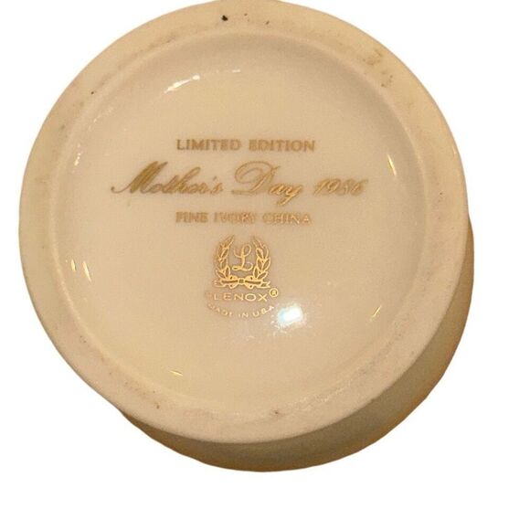 Lenox Limited Edition Mothers Day 1986 Rose Carnation Flower Design Bud Vase - Picture 3 of 4